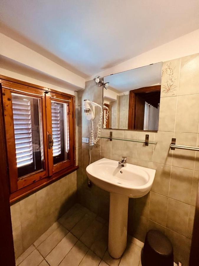 Albergo Dal Fata Gambassi Terme Exteriör bild